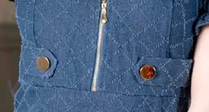 カットシャガードのデニム生地がリッチな風合いに