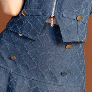 カットシャガードのデニム生地がリッチな風合いに