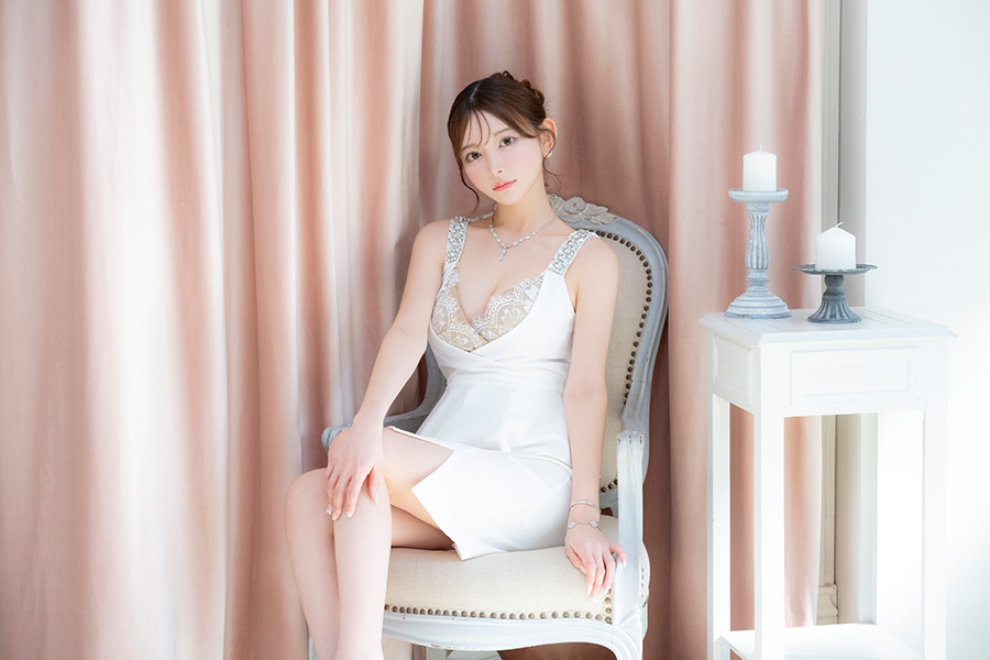 ミニドレス タイト 谷間 大きいサイズ レース 大人 ノースリーブ ストレッチ ペプラム ハートカット キラキラビジュー キャバドレス