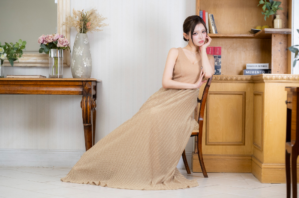 Aライン ロングドレス 大きいサイズ 大人 ノースリーブ ストレッチ ブラジャーのまま シャイニー ビジューライン Vネック プリーツ キャバドレス