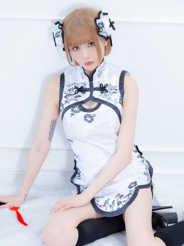 コスプレ チャイナ服 2点set ジャガード パイピング サイドレースアップ モノトーン マイクロミニ (ワンピース/お団子ヘアクリップ)【ハロウィン】[tk-hw2601-3]のイメージ画像2