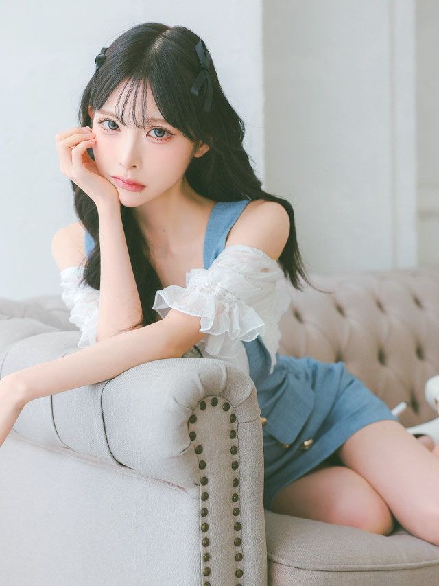 韓国ドレス] ミニドレス サロペット風 肩出し 二の腕カバー ギャザー タイト キャバドレスのイメージ画像1