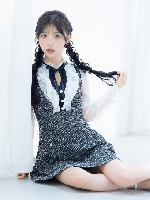 [韓国ドレス] ミニドレス フリル ドット柄 シースルー 長袖 ネックリボン バストカット 谷間魅せ Aライン キャバドレスのイメージ画像3