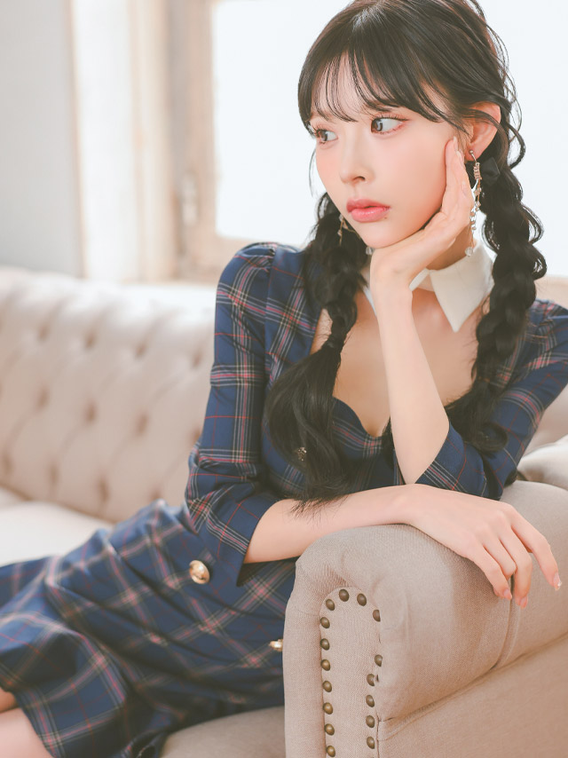 [韓国ドレス] チェック柄 スクエアネック バストカット 袖あり 七分袖 襟付き 谷間魅せ タイトミニ キャバドレスのイメージ画像4