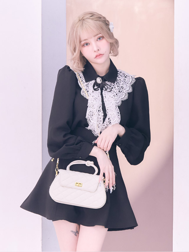 [韓国ドレス] セットアップ ワンピース ブローチ付き 長袖 ケミカルレース 襟付き フリル ブラウス スカートパンツ Aライン キャバドレスのイメージ画像1