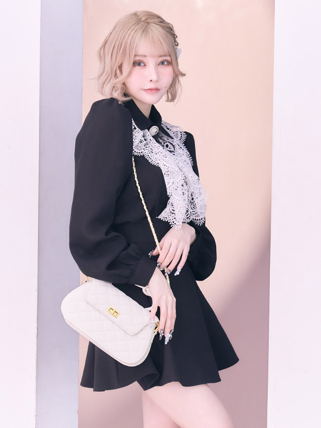 [韓国ドレス] セットアップ ワンピース ブローチ付き 長袖 ケミカルレース 襟付き フリル ブラウス スカートパンツ Aライン キャバドレスのイメージ画像3