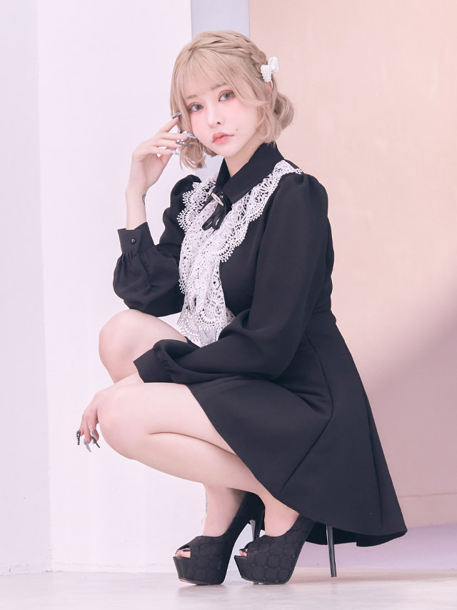 [韓国ドレス] セットアップ ワンピース ブローチ付き 長袖 ケミカルレース 襟付き フリル ブラウス スカートパンツ Aライン キャバドレスのイメージ画像4