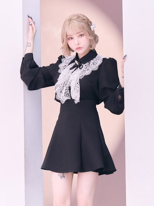 [韓国ドレス] セットアップ ワンピース ブローチ付き 長袖 ケミカルレース 襟付き フリル ブラウス スカートパンツ Aライン キャバドレスのイメージ画像4
