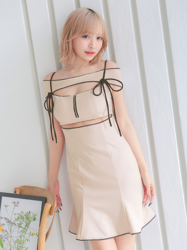 肩あき パイピング コードリボン バストジップ ウエストカットアウト ストレッチ フレアミニドレスのイメージ画像1