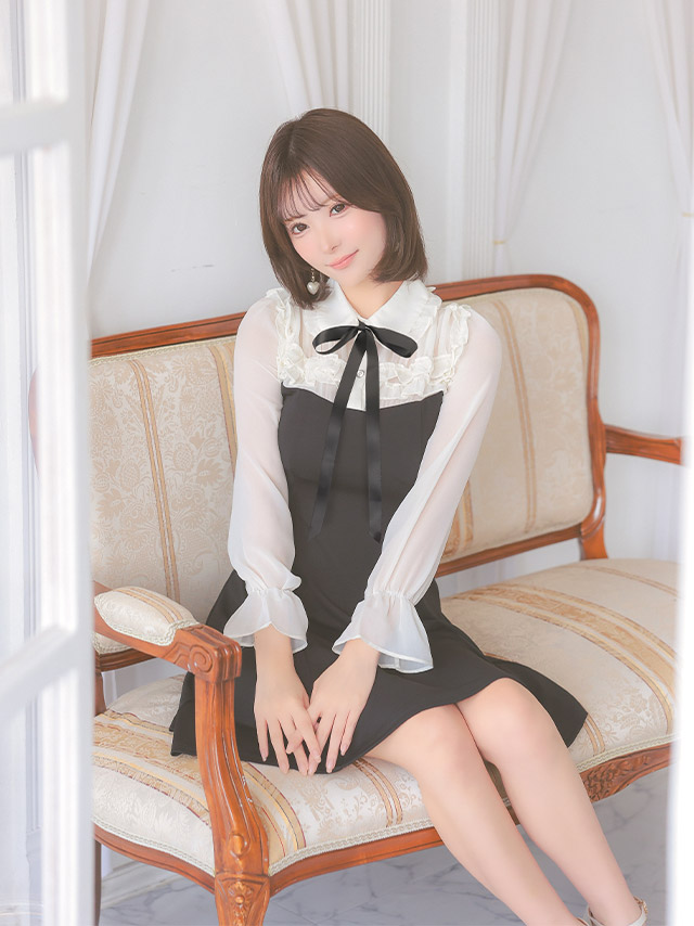 長袖 フリル 襟デザイン リボンタイ付き ビジューボタン フレアミニドレスのイメージ画像1