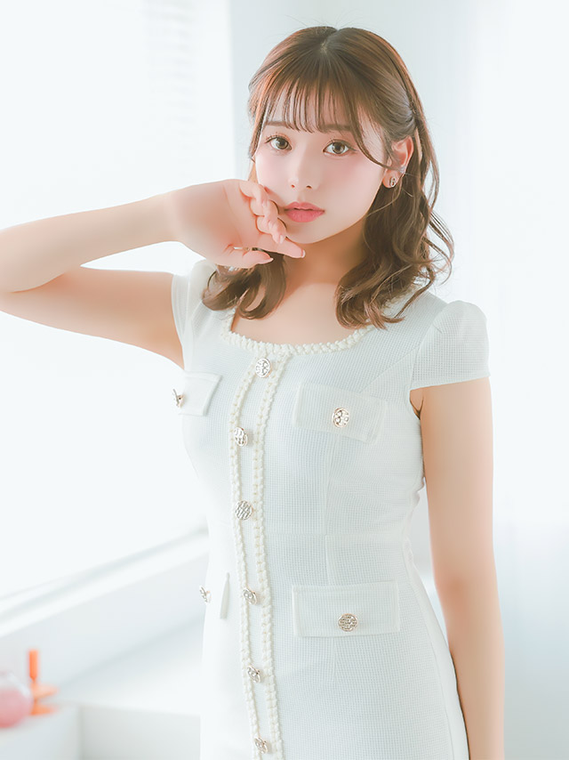 半袖 スクエアネック パイピング風 ゴールドボタン フェイクポケット ストレッチ タイトミニドレスのイメージ画像1
