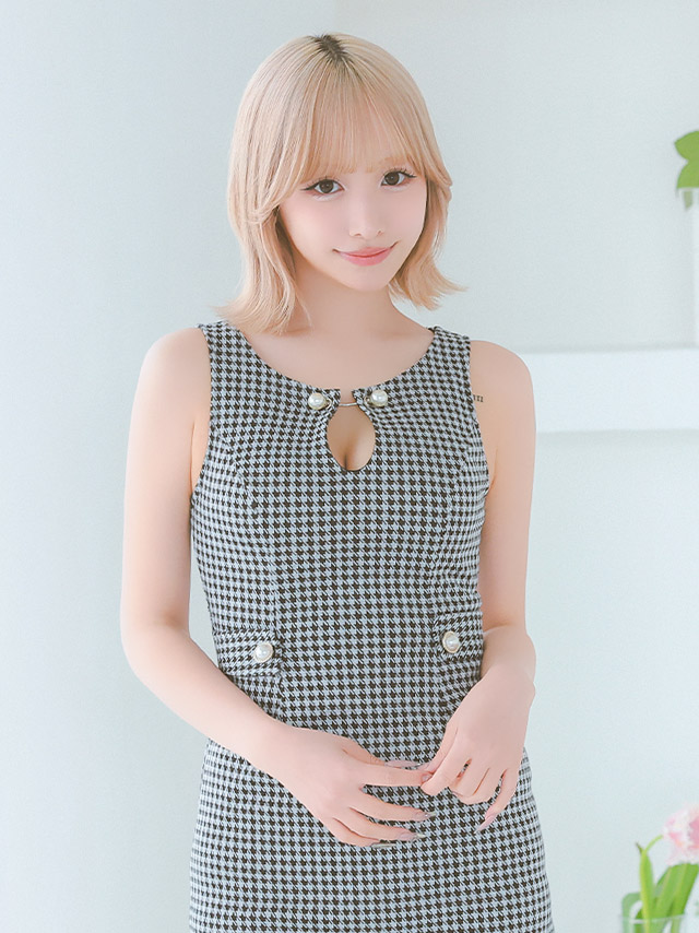 ノースリーブ 千鳥格子柄 バストカット 谷間魅せ サイドウエストベルト パール タイトミニドレスのイメージ画像1