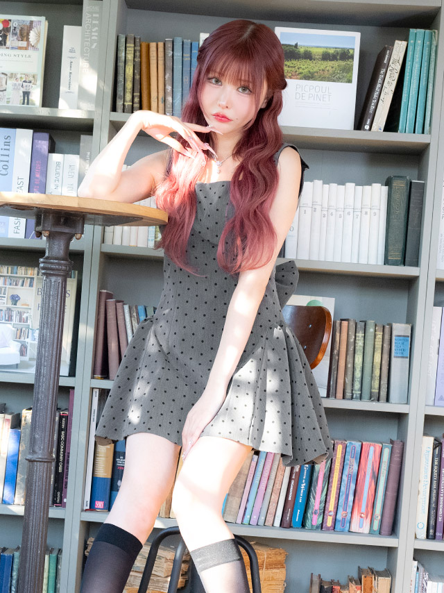 ワンピース Aライン ミニドレス ノースリーブ 上品 背中魅せ ドット柄 ピンドット バックリボン 同伴 キャバドレスのイメージ画像4