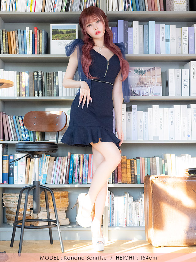 タイトミニドレス 谷間 バストジップ ノースリーブ チュールリボン ツイード 上品 (聖菜着用)のフロント全身