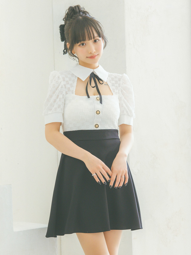 ネックリボン 襟付き 半袖 バストカット モノトーン 谷間魅せ フレアミニドレスのイメージ画像1