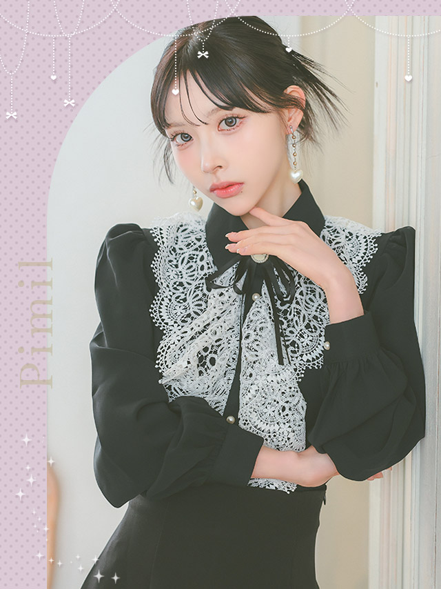長袖刺繍レースフリルブラウス×ミニスカートパンツブローチ付きセットアップドレスイメージ画像1