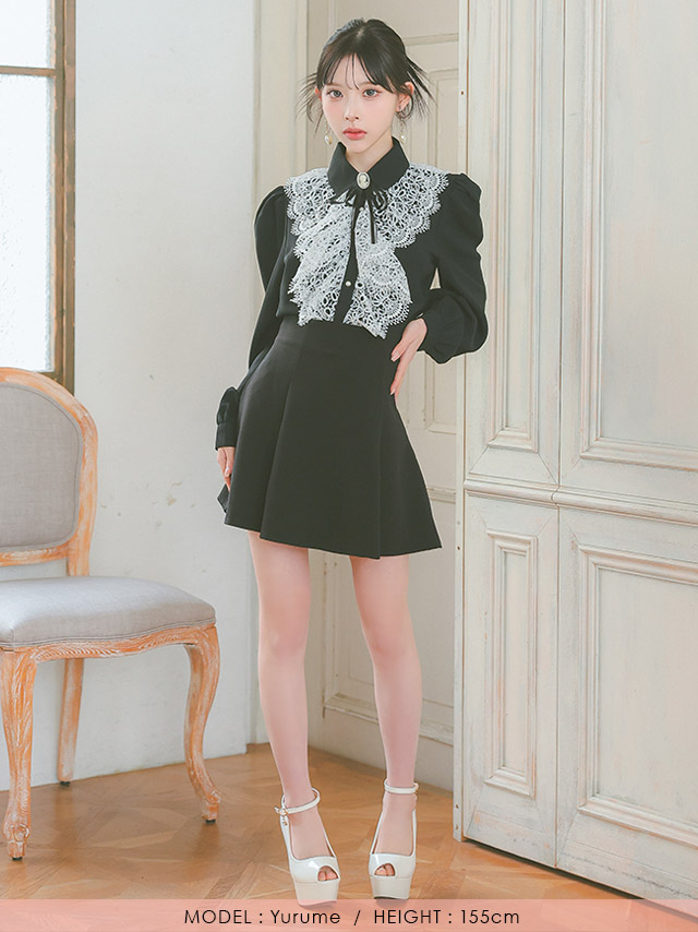 長袖刺繍レースフリルブラウス×ミニスカートパンツブローチ付きセットアップドレスのフロント全身