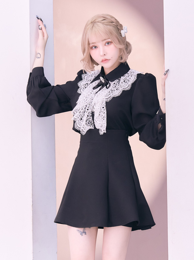 セットアップ ブローチ付き 長袖 ケミカルレース 襟付き フリル ブラウス スカートパンツ フレアミニドレスのイメージ画像4