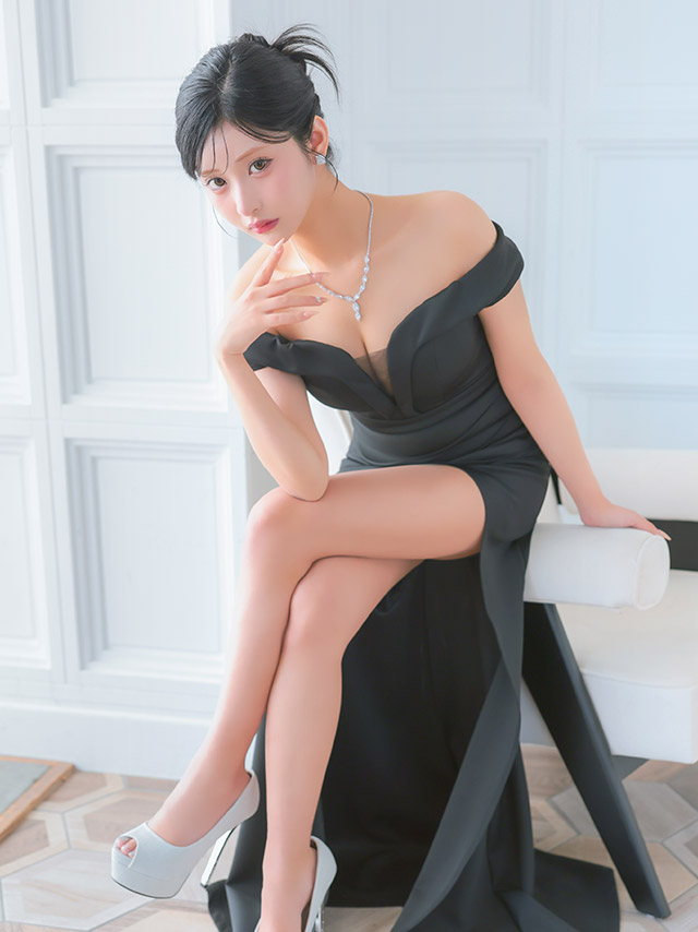 ロングドレス 谷間 オフショルダー 大人 スリット シンプル バストシースルー ワンカラー ストレッチ ギャザー ラップ 高身長 XL XXL 大きいサイズ 黒 タイト キャバドレスのイメージ画像1