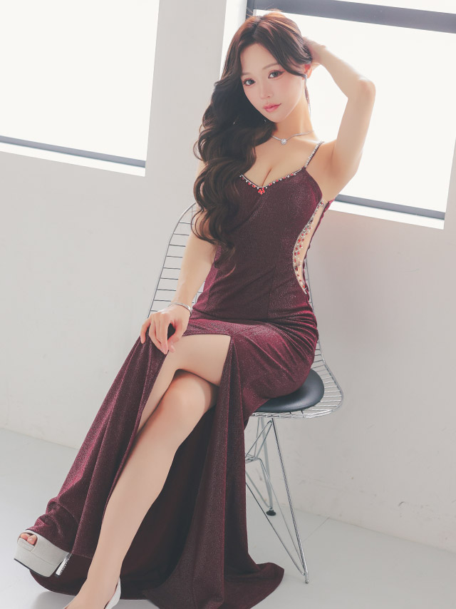 ロングドレス タイト キャミソール 谷間 セクシー くびれ ビジュー ストレッチ グリッターラメ スリット 大きいサイズ ブラック 赤ドレス バーガンディ XSあり XL XXL キャバドレス (せいせい着用) [tk-ldg248eb]のイメージ画像3