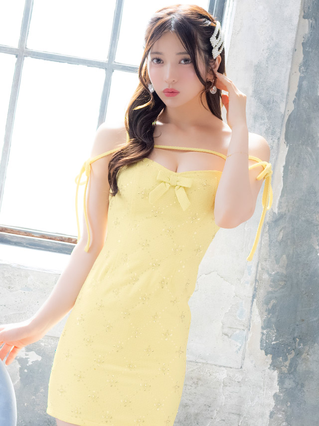 ミニドレス キャミソール コード リボン 谷間 フラワービジュー キラキラ ツイード タイト イエロー キャバドレス (黒嵜菜々子着用)のイメージ画像1