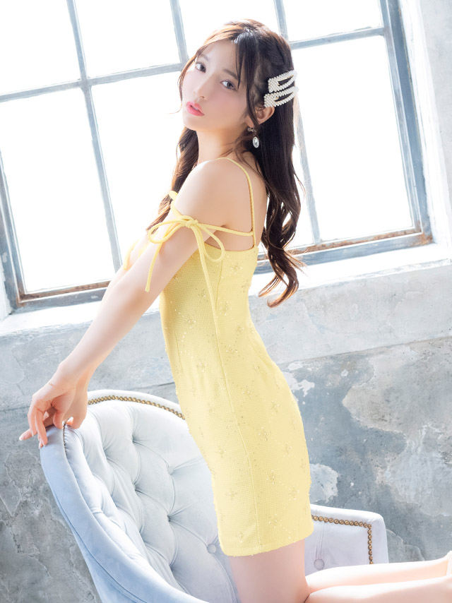 ミニドレス キャミソール コード リボン 谷間 フラワービジュー キラキラ ツイード タイト イエロー キャバドレス (黒嵜菜々子着用)のイメージ画像3