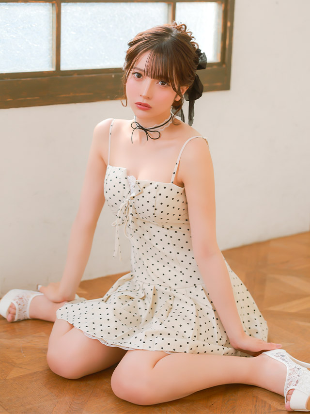 ミニドレス キャミソール リボン ドット柄 谷間 プリーツ アイボリー XL Aライン キャバドレスのイメージ画像2