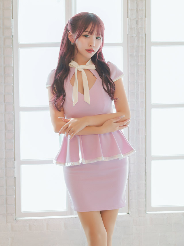 タイト ミニドレス 谷間 ジップ レース 上品 ストレッチ 袖あり 七分袖 ウエストベルト付き ブラジャーのまま ベルスリーブ ワンカラーのイメージ画像1