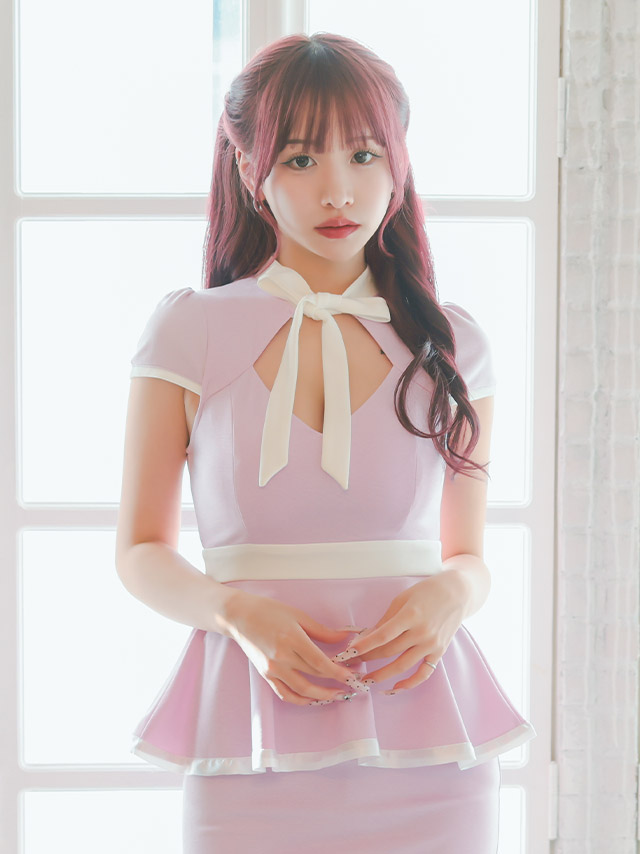 タイト ミニドレス 谷間 ジップ レース 上品 ストレッチ 袖あり 七分袖 ウエストベルト付き ブラジャーのまま ベルスリーブ ワンカラーのイメージ画像2