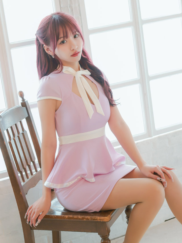 タイト ミニドレス 谷間 ジップ レース 上品 ストレッチ 袖あり 七分袖 ウエストベルト付き ブラジャーのまま ベルスリーブ ワンカラーのイメージ画像3