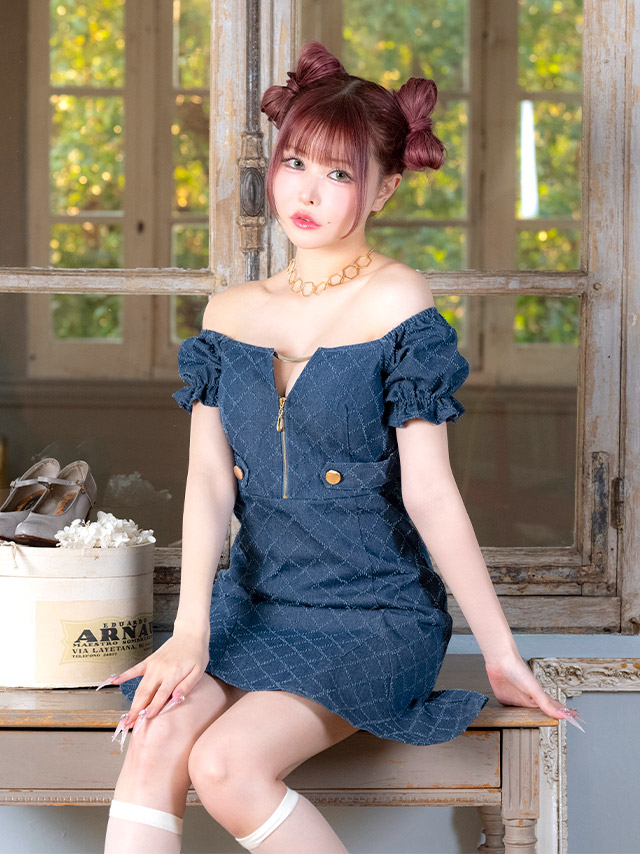 ワンピース Aライン ミニドレス 谷間 オフショルダー ジップ チェック柄 デニム パフスリーブ サイドベルト バストカット 同伴 キャバドレスのイメージ画像3