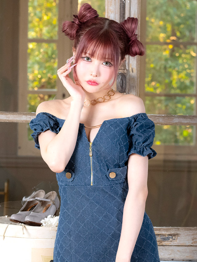 ワンピース Aライン ミニドレス 谷間 オフショルダー ジップ チェック柄 デニム パフスリーブ サイドベルト バストカット 同伴 キャバドレスのイメージ画像4