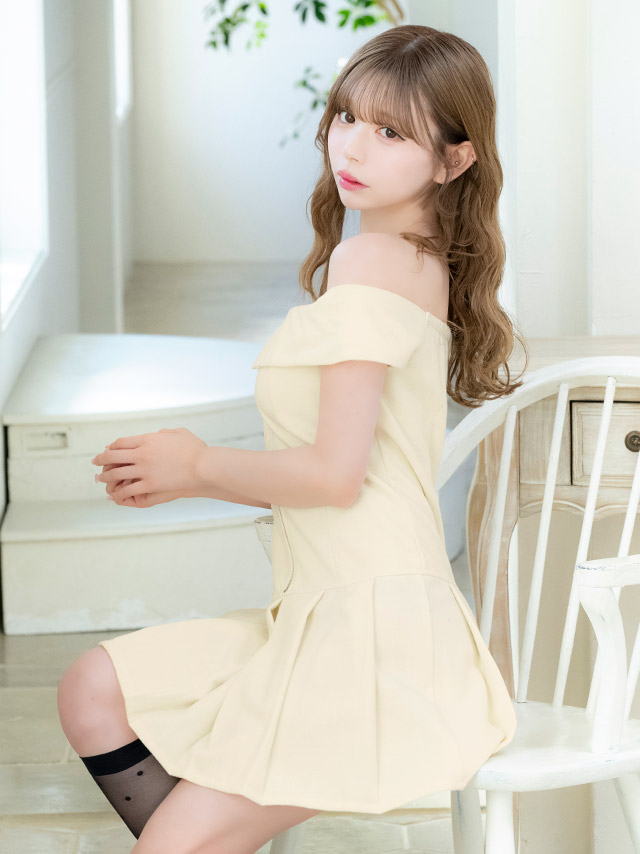 ミニドレス Aライン オフショルダー 大きいサイズ 上品 ジップ ワンカラー プリーツ キャバドレスのイメージ画像4