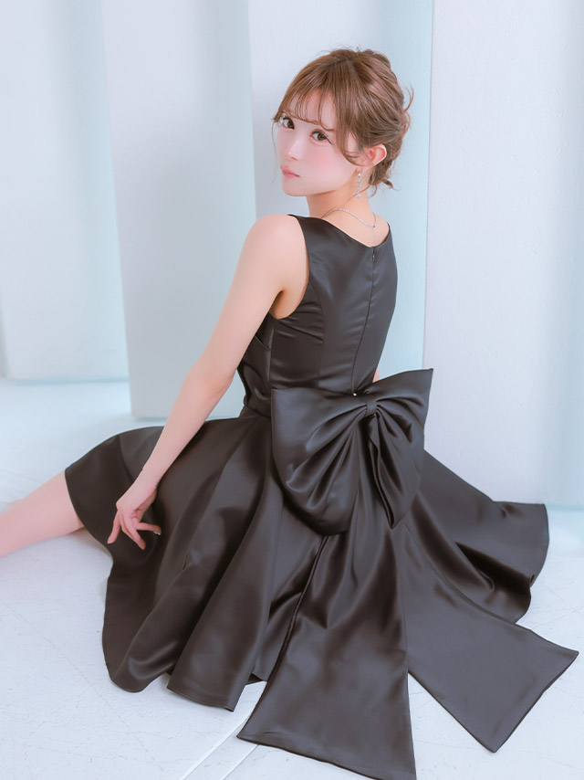 バースデー ノースリーブ スクエアネック サテン バックリボン 高身長 黒 ブラック XL XXL XSあり Aライン ミモレ丈 キャバドレスのイメージ画像3