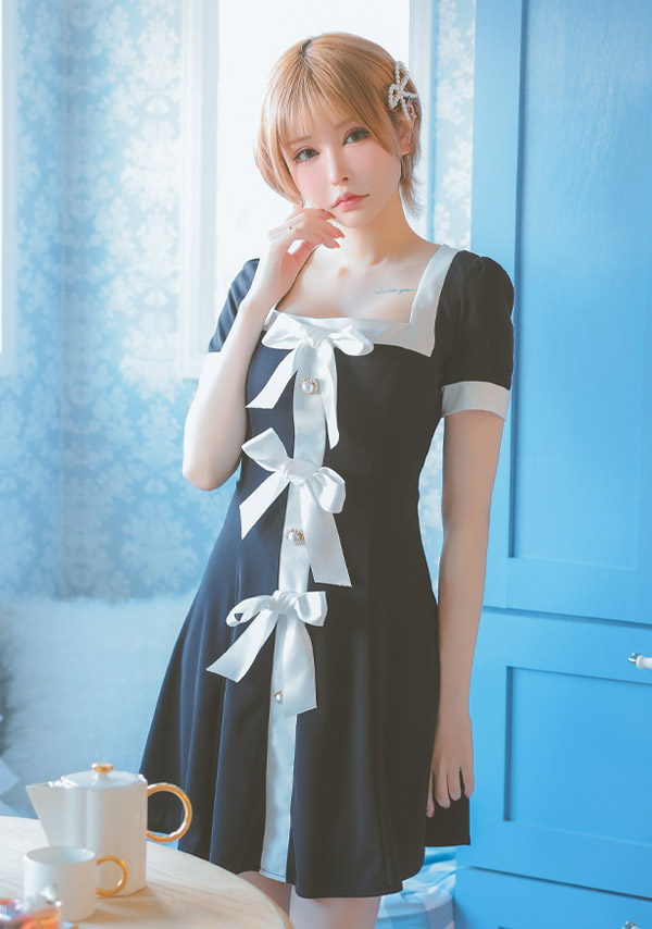 韓国ドレス ミニドレス 半袖 スクエアネック パイピング サテンリボン モノトーン 胸元カバー Aライン キャバドレスイメージ画像1