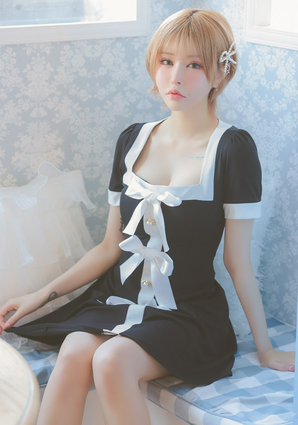 韓国ドレス ミニドレス 半袖 スクエアネック パイピング サテンリボン モノトーン 胸元カバー Aライン キャバドレスイメージ画像1