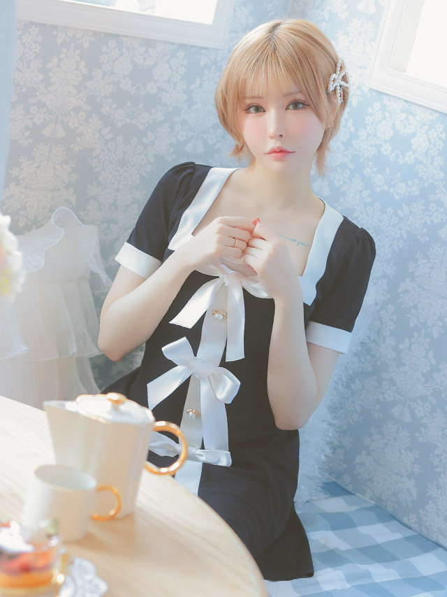 韓国ドレス ミニドレス 半袖 スクエアネック パイピング サテンリボン モノトーン 胸元カバー Aライン キャバドレスのイメージ画像2