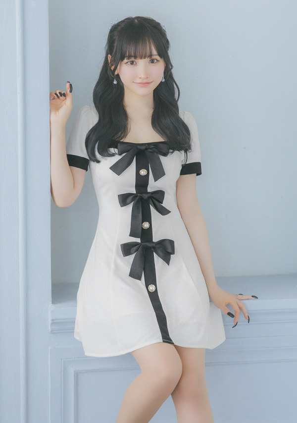 韓国ドレス ミニドレス 半袖 スクエアネック パイピング サテンリボン モノトーン 胸元カバー Aライン キャバドレスイメージ画像1