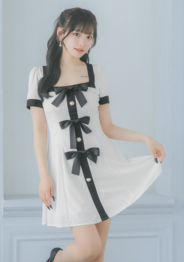 韓国ドレス ミニドレス 半袖 スクエアネック パイピング サテンリボン モノトーン 胸元カバー Aライン キャバドレスイメージ画像1