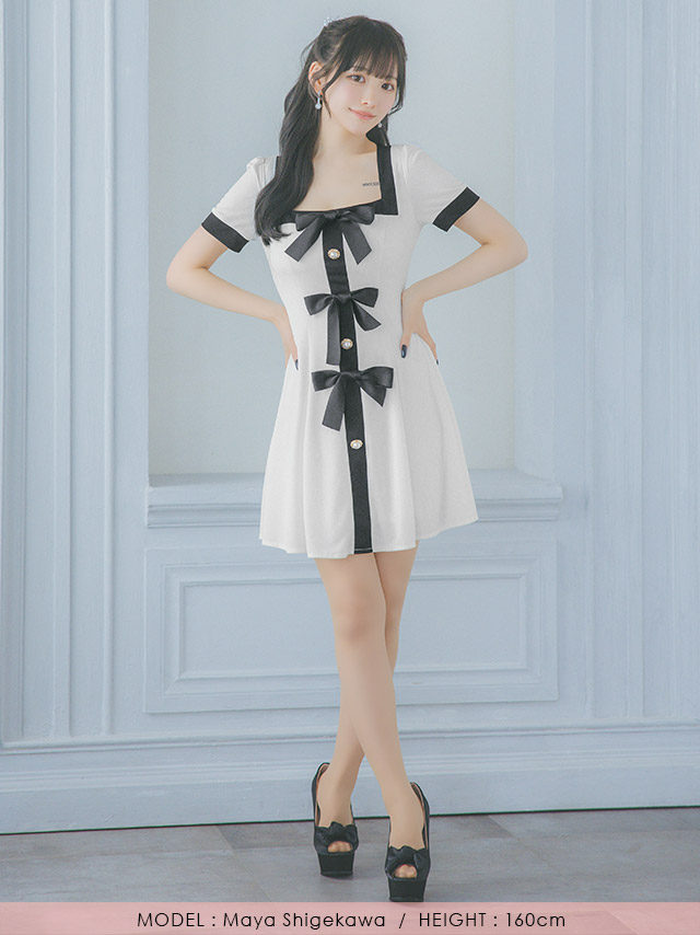 韓国ドレス ミニドレス 半袖 スクエアネック パイピング サテンリボン モノトーン 胸元カバー Aライン キャバドレスのフロント全身