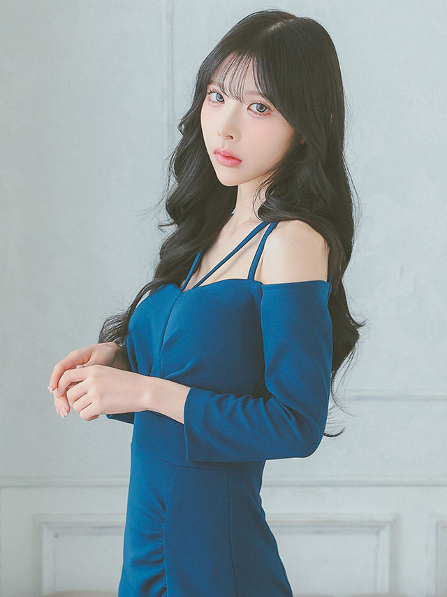 韓国ドレス 膝丈ドレス オフショルダー コードデザイン ワンカラー 袖あり 長袖 ストレッチ ギャザー スリット タイト キャバドレスのイメージ画像2