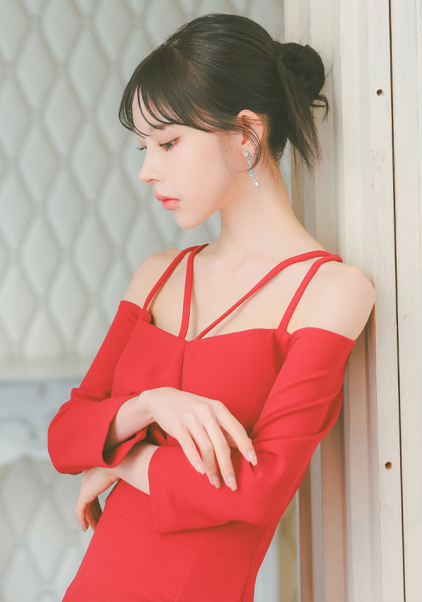 韓国ドレス 膝丈ドレス オフショルダー コードデザイン ワンカラー 袖あり 長袖 ストレッチ ギャザー スリット タイト キャバドレスイメージ画像1