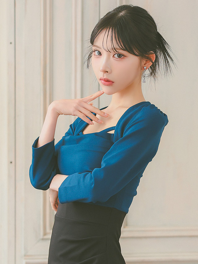 韓国ドレス 膝丈ドレス 袖あり スクエアネック コード バイカラー サイドスリット 八部袖 ストレッチ ギャザー スリット タイト キャバドレスのイメージ画像2