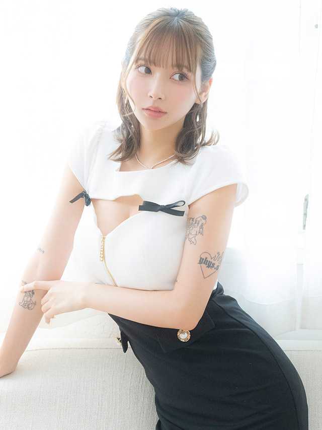 韓国ドレス ミニドレス ネックリボン 襟付き 半袖 パフスリーブ バストカット ギンガムチェック柄 谷間魅せ Aライン キャバドレスイメージ画像1