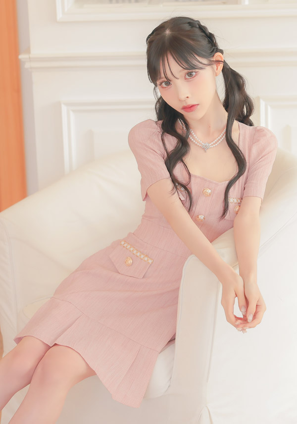 韓国ドレス ワンピース スクエアネック 半袖 ゴールドチェーン ボタン 裾プリーツ Aライン キャバドレスイメージ画像1