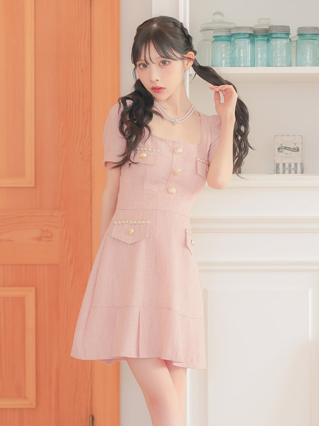 韓国ドレス ワンピース スクエアネック 半袖 ゴールドチェーン ボタン 裾プリーツ Aライン キャバドレスのイメージ画像2