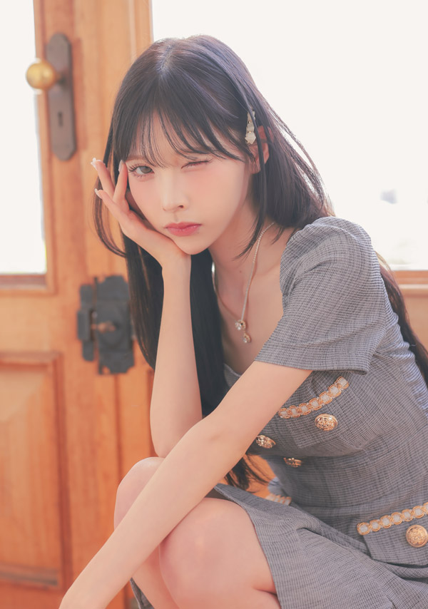 韓国ドレス ミニドレス 半袖 ゴールドチェーン ボタン フェイクポケット グレー Aライン ワンピースイメージ画像1