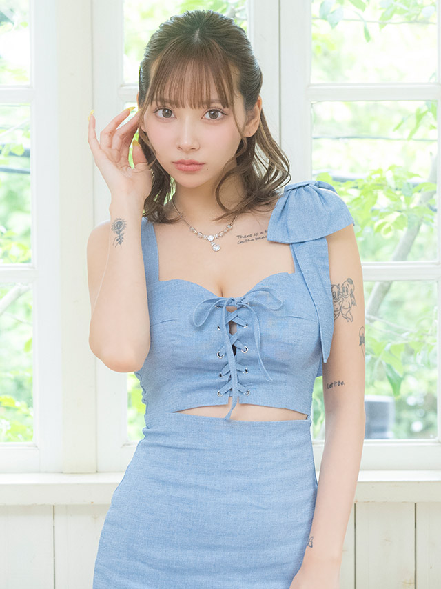 韓国ドレス ミニドレス 谷間 シンプル ノースリーブ ウエストカット ブラジャーのまま ブルー 水色 タイト キャバドレスイメージ画像1