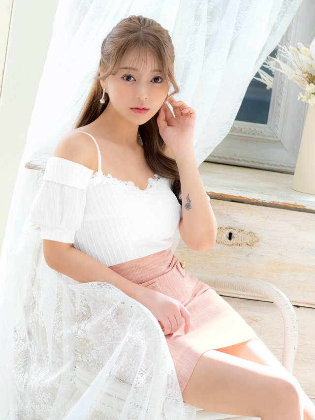 ミニドレス 肩あき 半袖 パフスリーブ 二の腕カバー フェイクポケット ゴールドボタン タイト ツイード 白 ピンク キャバドレスのイメージ画像2