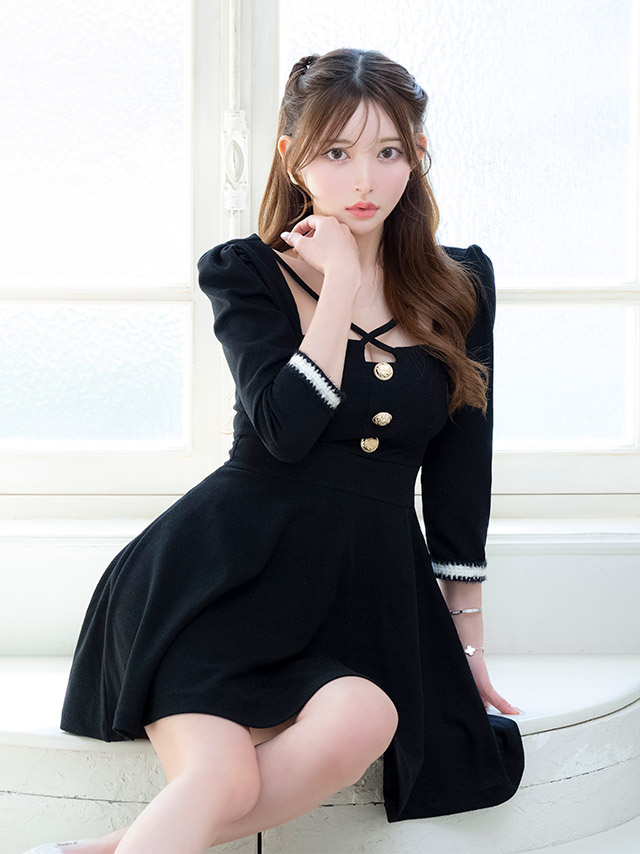 ワンピース Aライン ミニドレス 袖あり フロントボタン ゴールドチェーン フェイクポケット ストレッチ 胸元カバー 下着のまま 同伴 ベージュ キャバドレス のイメージ画像2